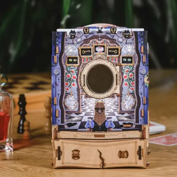 CluePuzzle: The Wonderbox of Alice (engl.)